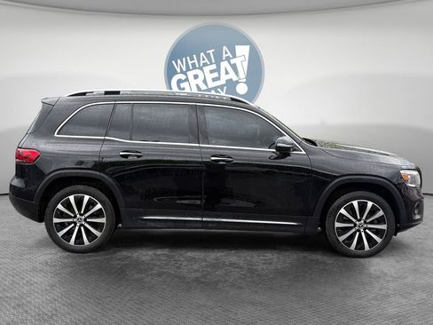 Used 2023 Mercedes-Benz GLB 250 4MATIC image 2