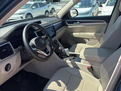 Certified 2023 Volkswagen Atlas SE w/ Black Wheel Package image 8