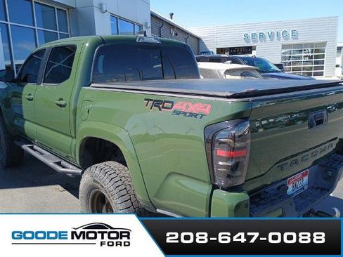 Used 2022 Toyota Tacoma TRD Sport w/ TRD Premium Sport Package AWD/4WD image 6