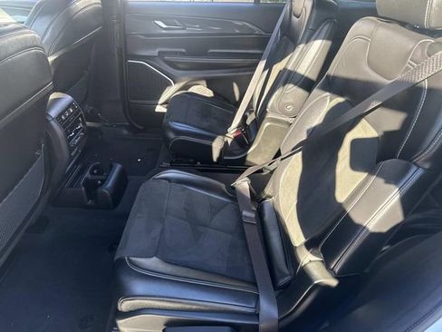 Used 2021 Jeep Grand Cherokee L Laredo image 16