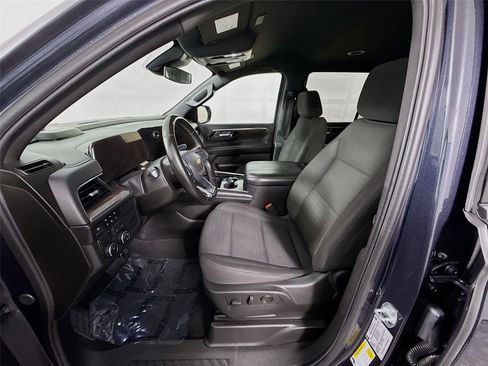 Used 2025 Chevrolet Tahoe LS RWD image 2