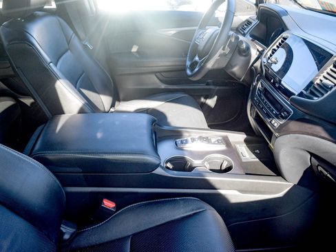 Used 2025 Honda Passport EX-L image 8