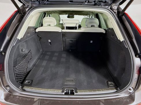 Certified 2023 Volvo XC60 B5 Ultimate FWD image 28