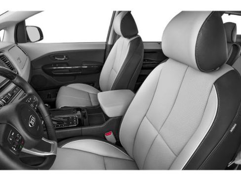 Used 2018 Kia Sedona L image 12