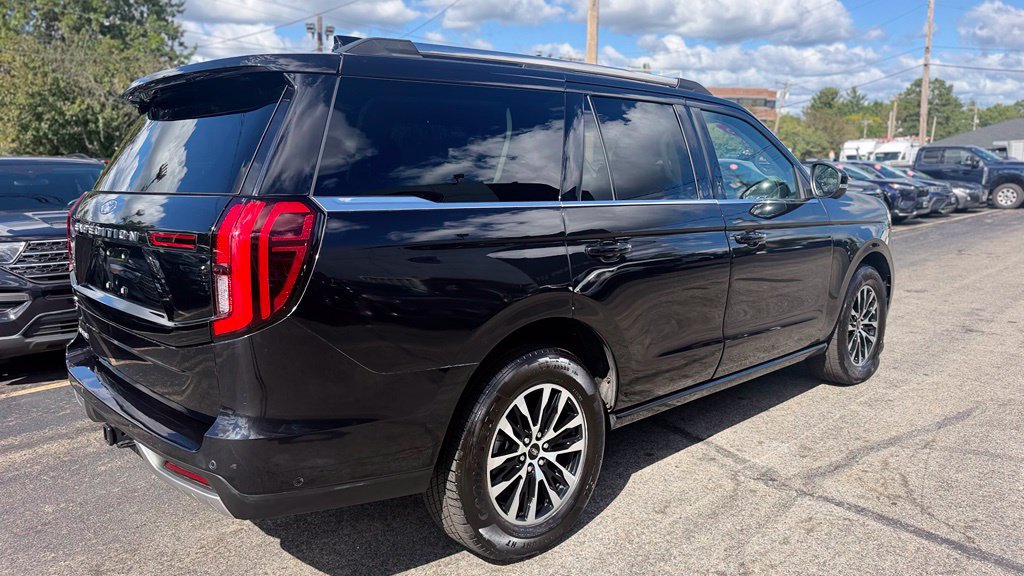 Used 2025 Ford Expedition Platinum AWD/4WD image 8
