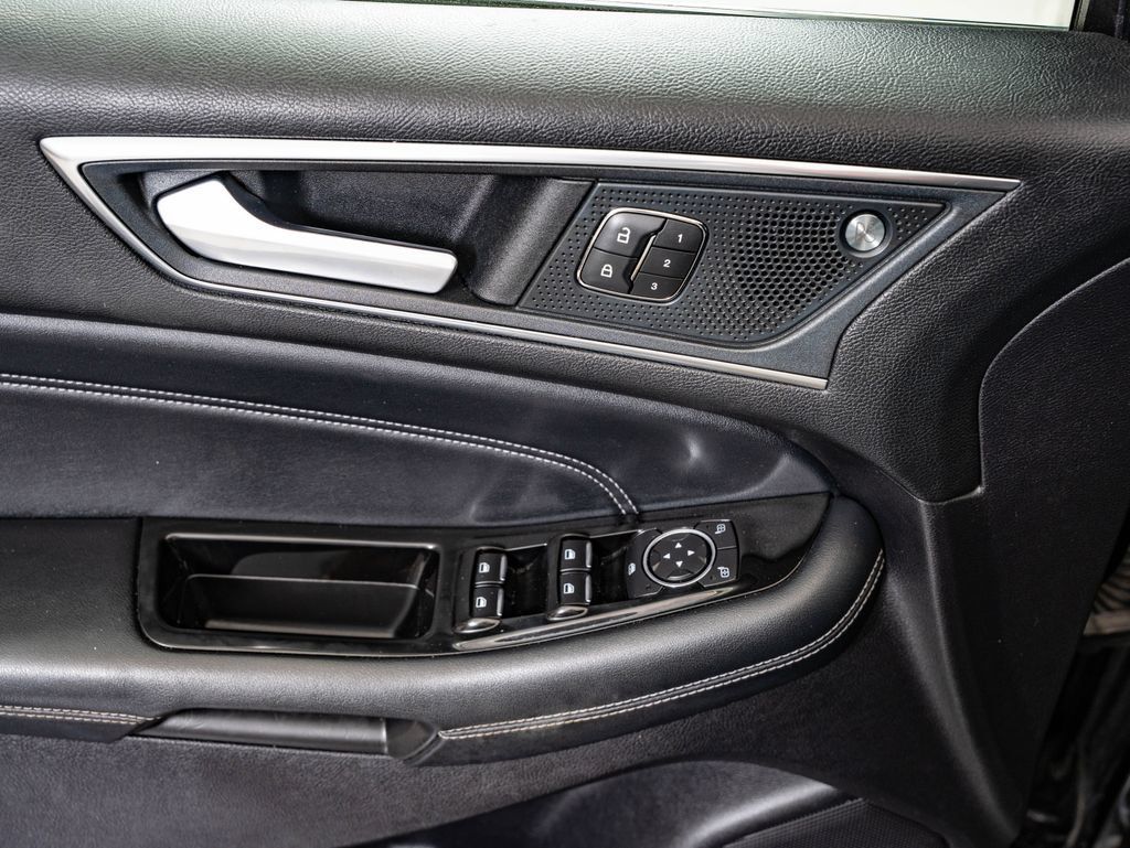 Used 2019 Ford Edge Titanium FWD image 25