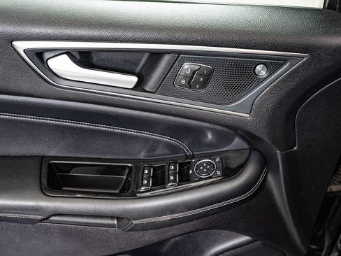 Used 2019 Ford Edge Titanium FWD image 25