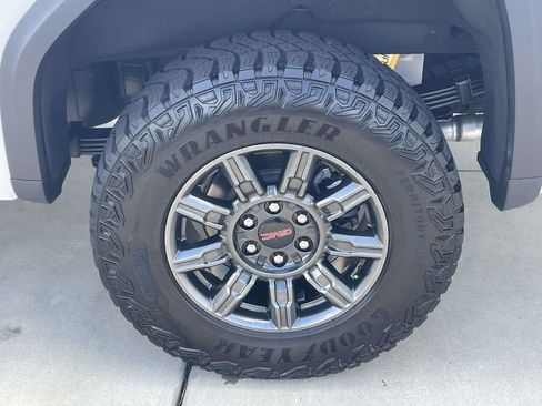 Used 2025 GMC Sierra 1500 AT4X AWD/4WD image 10