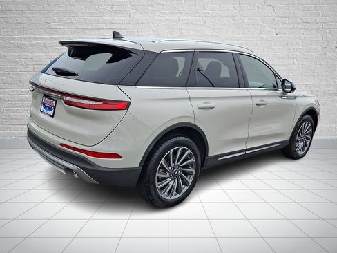 Used 2023 Lincoln Corsair Reserve w/ Equipment Group 201A image 4