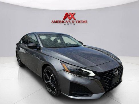 Used 2023 Nissan Altima 2.5 SR FWD image 7
