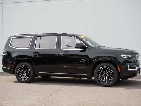 Used 2022 Jeep Grand Wagoneer Series III image 2