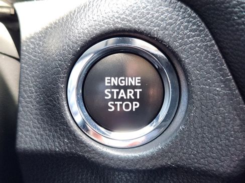 Used 2025 Toyota RAV4 XLE AWD/4WD image 23