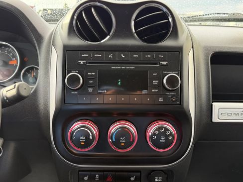 Used 2017 Jeep Compass Latitude AWD/4WD image 25