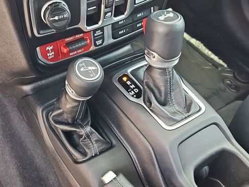 Used 2025 Jeep Wrangler Unlimited Rubicon w/ Convenience Group image 31