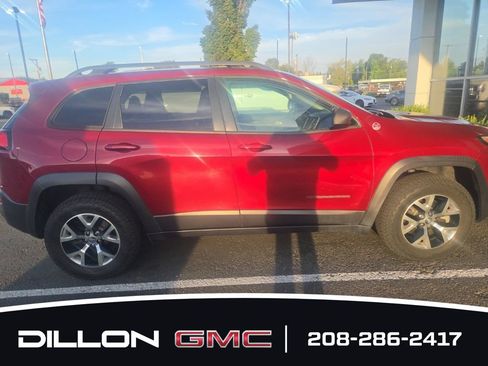 Used 2016 Jeep Cherokee Trailhawk w/ Leather Interior Group AWD/4WD image 8