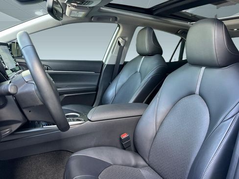 Used 2023 Toyota Camry XLE w/ Navigation Package FWD image 5