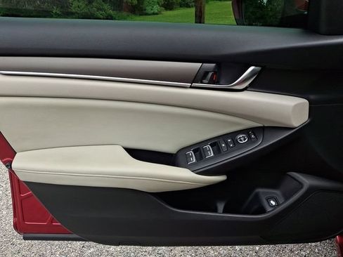 Used 2018 Honda Accord LX image 12