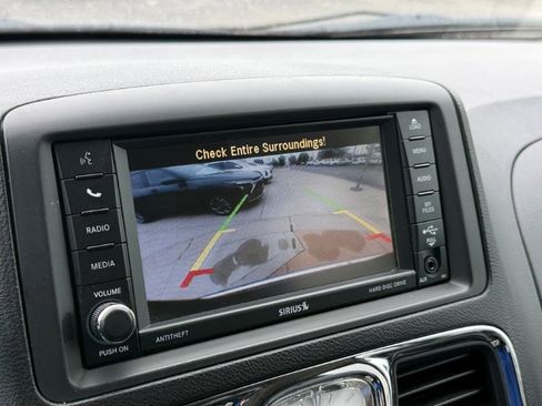 Used 2013 Chrysler Town & Country Touring FWD image 27