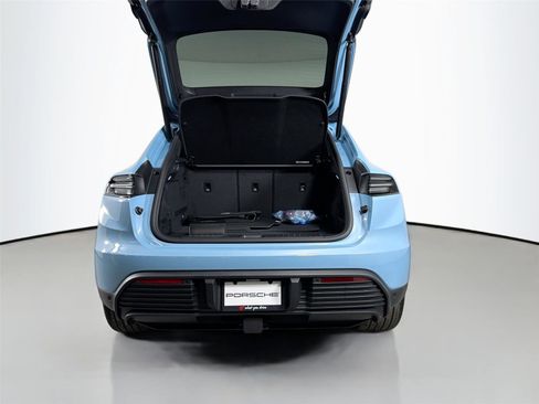 Used 2026 Porsche Macan Electric RWD image 36