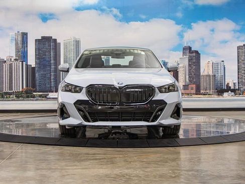 New 2026 BMW 550e xDrive w/ Executive Package image 3