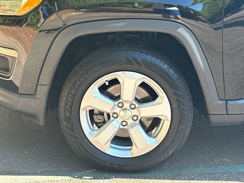 Used 2018 Jeep Compass Latitude w/ Cold Weather Group AWD/4WD image 12