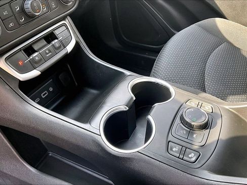 Used 2022 GMC Terrain SLE w/ Driver Convenience Package image 19