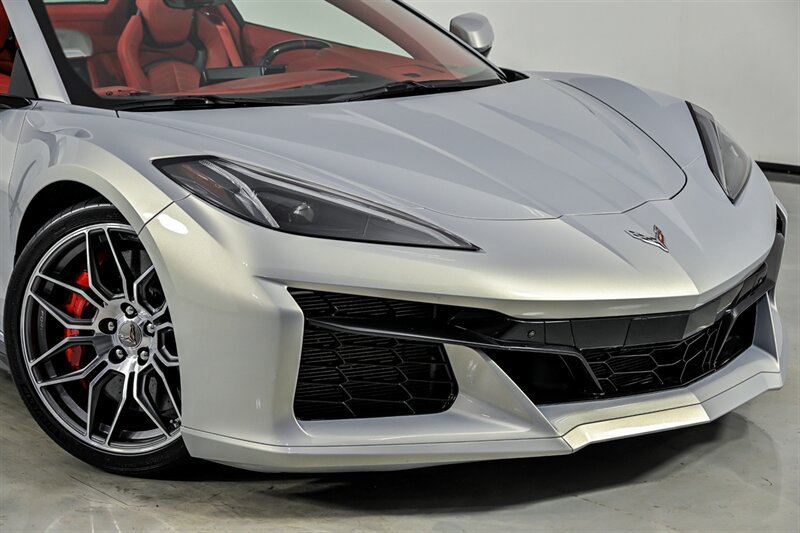 Used 2023 Chevrolet Corvette Z06 w/ Chrome Exterior Badge Package RWD image 2