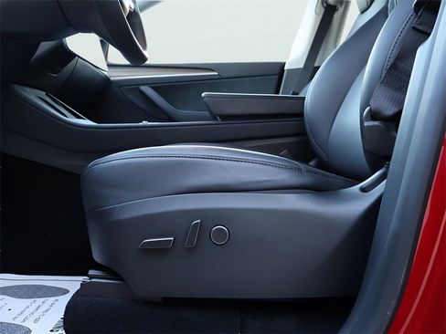 Used 2023 Tesla Model Y Long Range image 22
