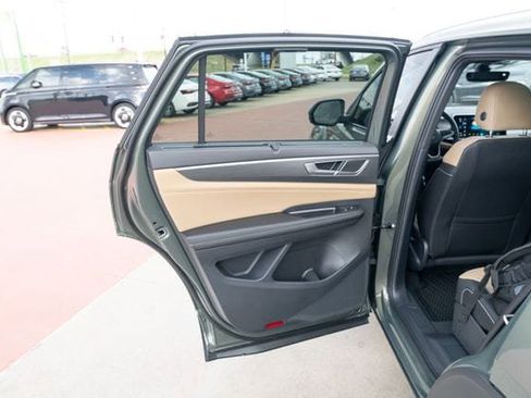 New 2026 Volkswagen Atlas Cross Sport SE image 12