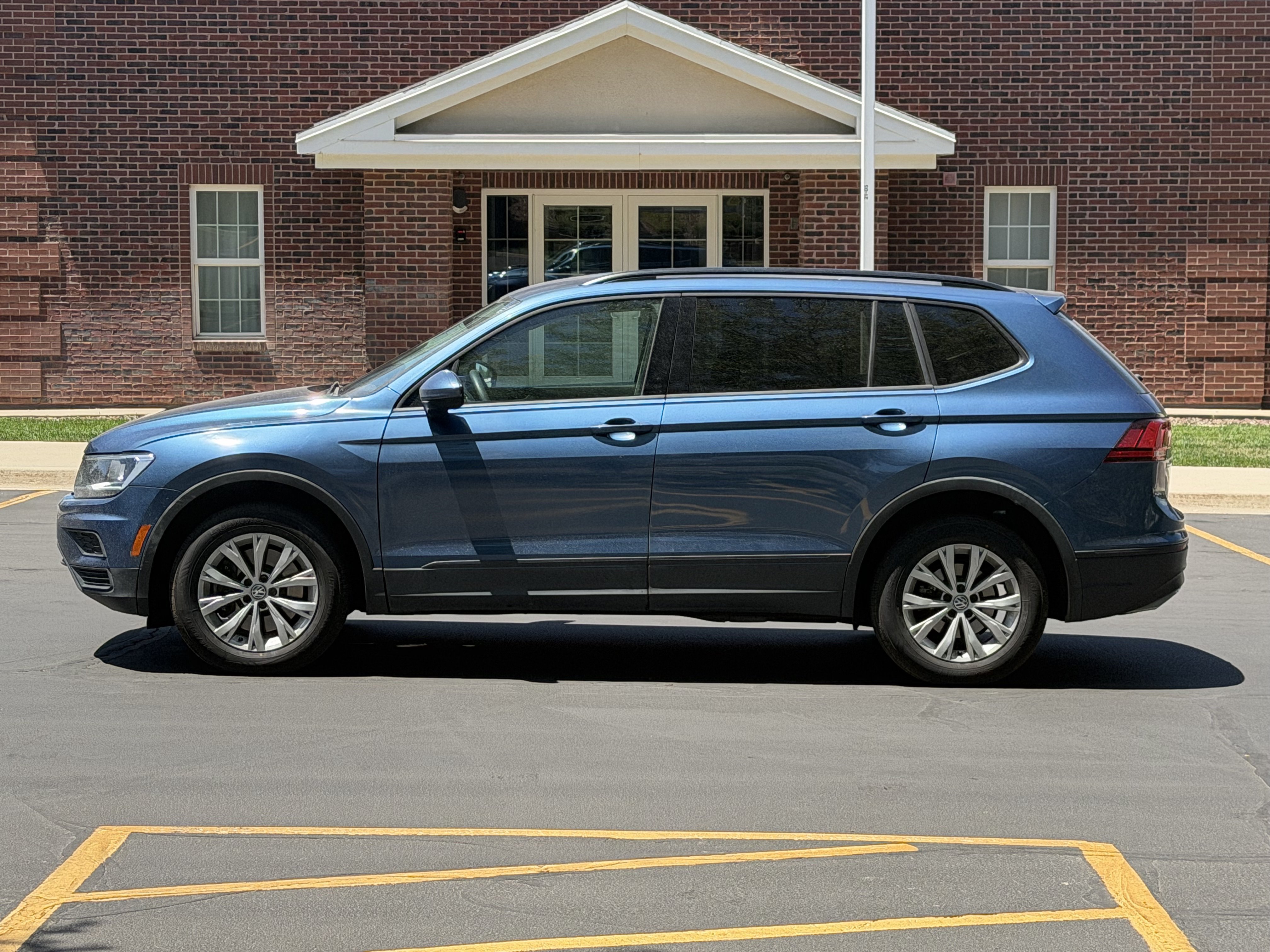 Used 2018 Volkswagen Tiguan S AWD/4WD image 3