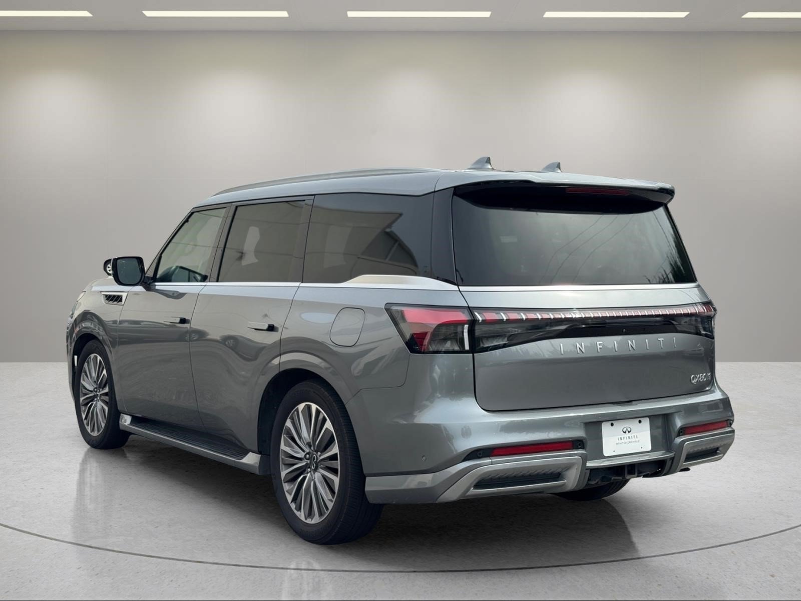 Used 2025 INFINITI QX80 Sensory AWD/4WD image 3
