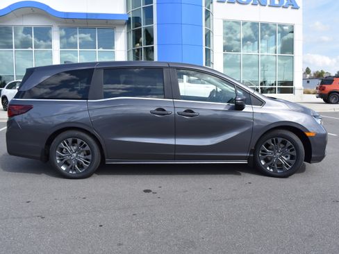 New 2026 Honda Odyssey Touring image 10