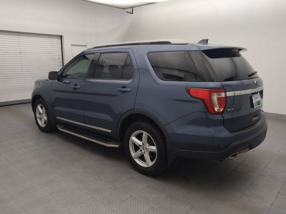 Used 2018 Ford Explorer XLT FWD image 3