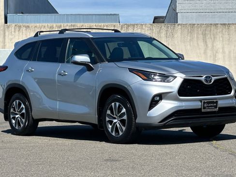 Used 2023 Toyota Highlander XLE image 5