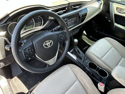 Used 2016 Toyota Corolla LE FWD image 17