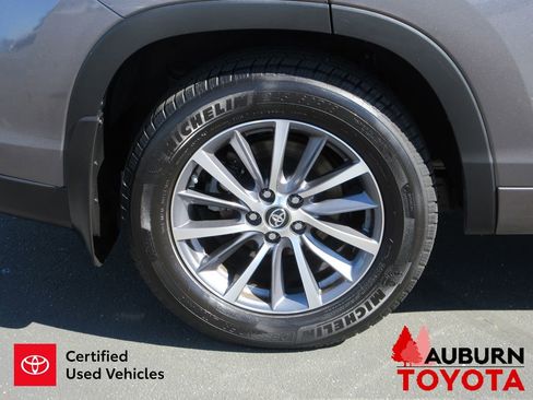 Certified 2018 Toyota Highlander XLE image 3