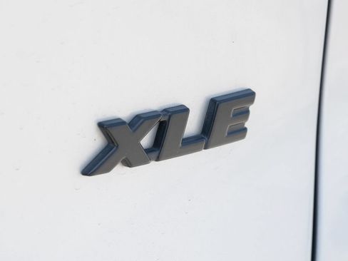 Used 2022 Toyota RAV4 XLE Premium FWD image 14
