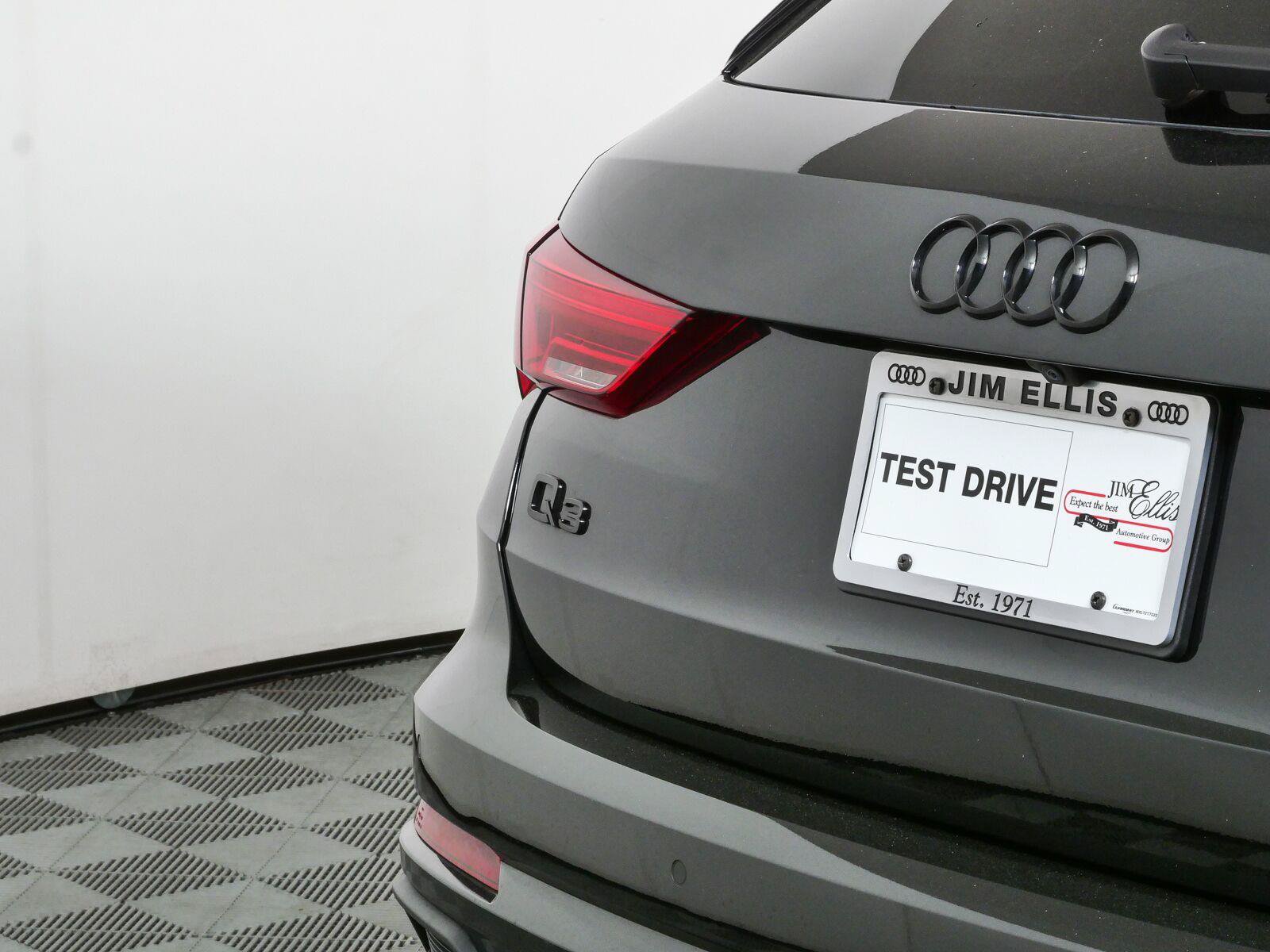 Used 2024 Audi Q3 2.0T Premium Plus AWD/4WD image 35