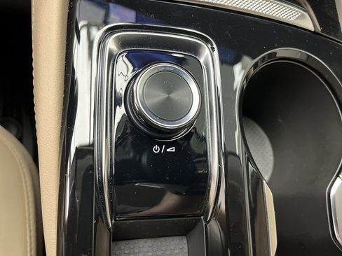 Used 2025 Buick Envision Preferred AWD/4WD image 17