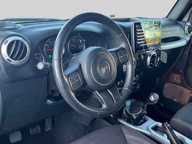 Used 2016 Jeep Wrangler Sahara w/ Connectivity Group AWD/4WD image 17