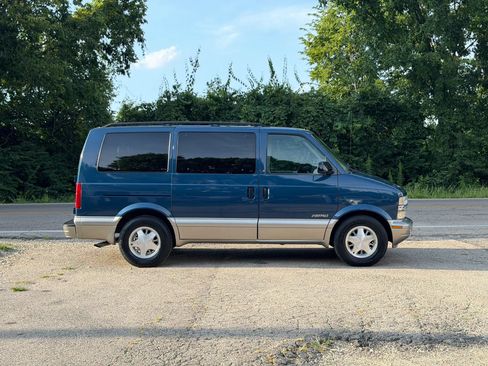 Used 2002 Chevrolet Astro RWD image 5