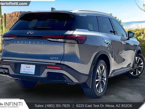 Used 2023 INFINITI QX60 Luxe w/ Vision Package FWD image 2