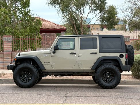 Used 2017 Jeep Wrangler Unlimited Sport w/ Quick Order Package 24S AWD/4WD image 3