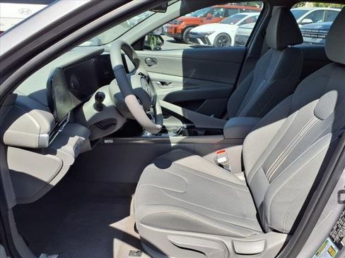 Certified 2025 Hyundai Elantra SEL image 9