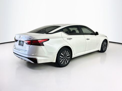 Used 2023 Nissan Altima 2.5 SV FWD image 9