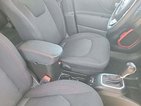 Used 2023 Jeep Renegade Trailhawk AWD/4WD image 46