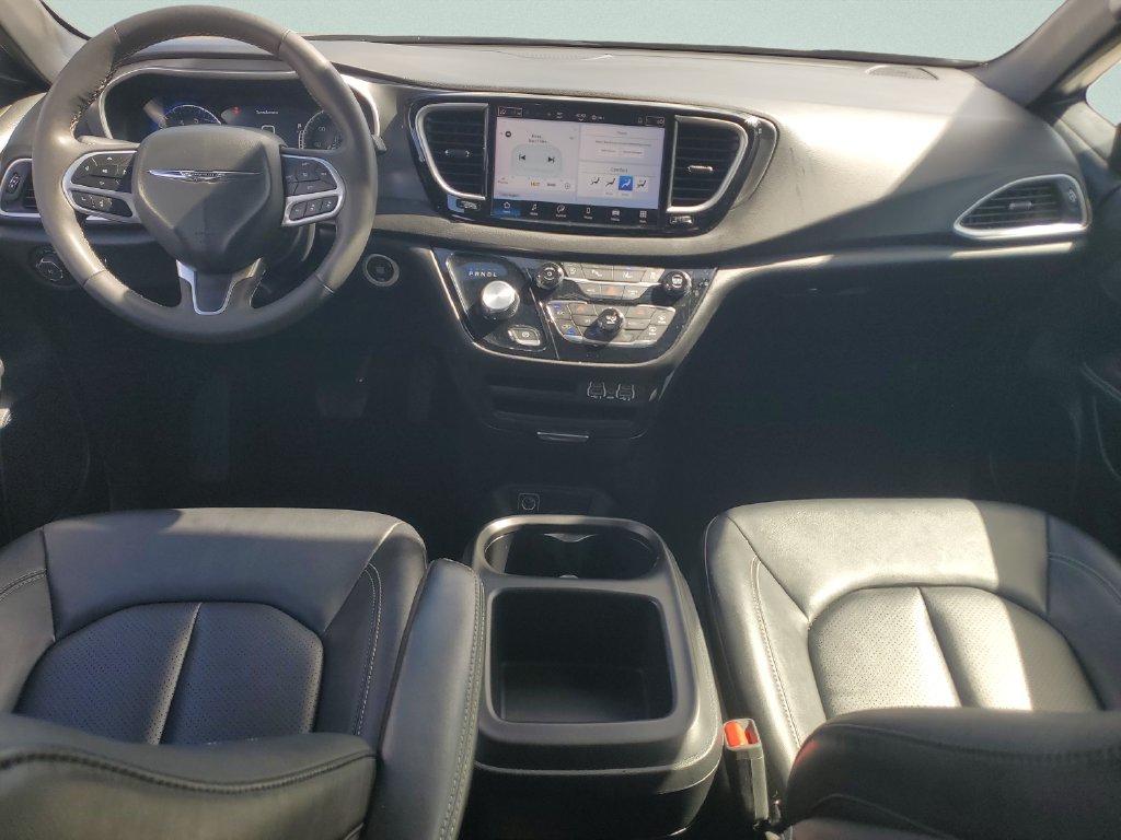 Used 2025 Chrysler Pacifica Select FWD image 11