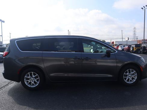 Used 2023 Chrysler Voyager LX FWD image 6