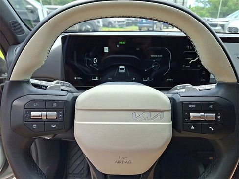 Certified 2025 Kia K4 GT-Line image 18
