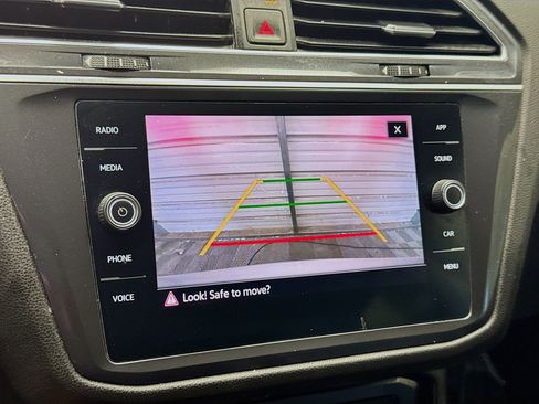 Used 2022 Volkswagen Tiguan SE FWD image 9